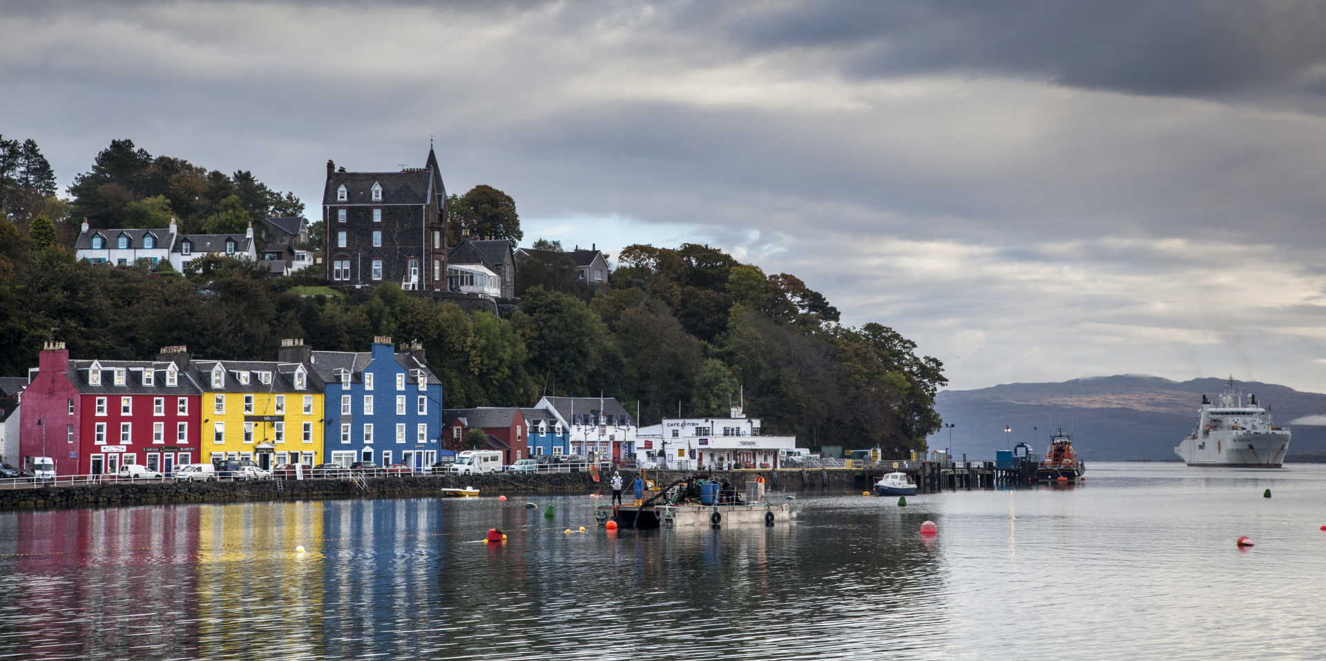 Red, yellow and blue houses on the waterfront of Tobermory